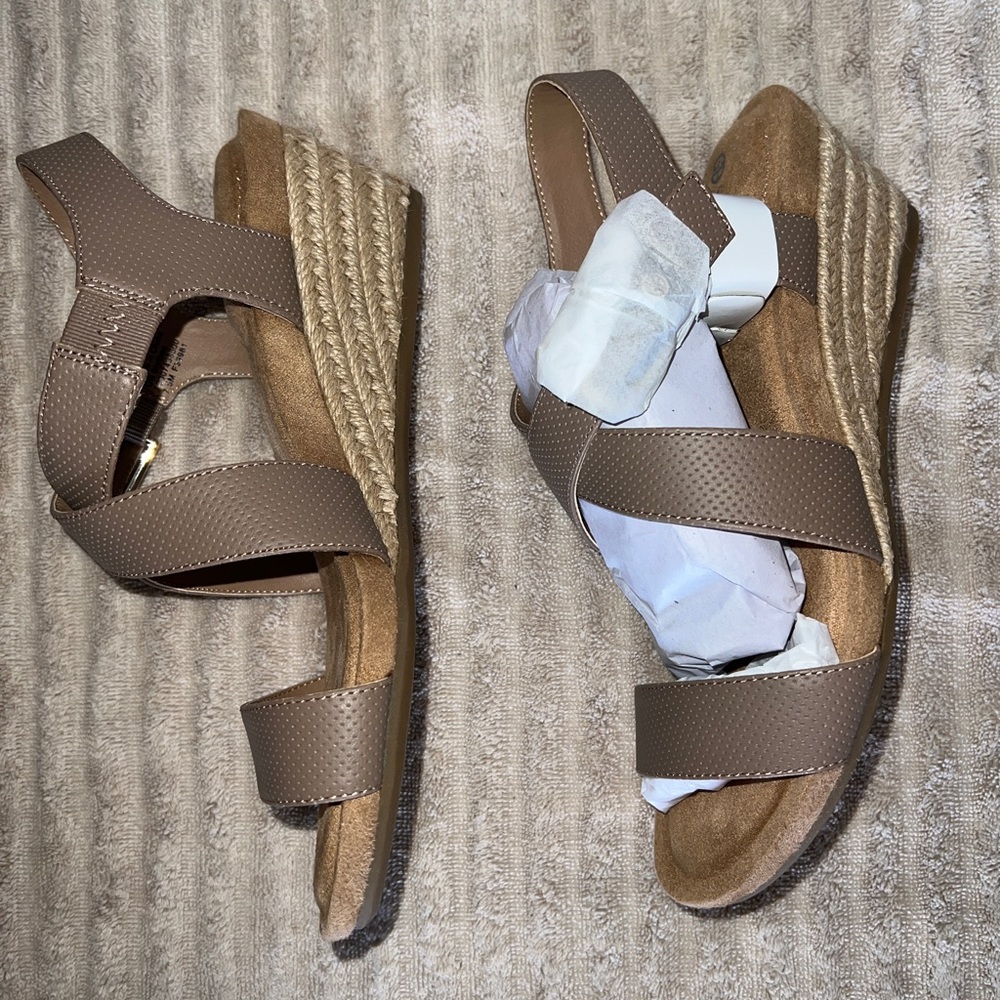 👡 NWOB! Giani Bernini Tan Sandals - Picture 5 of 12
